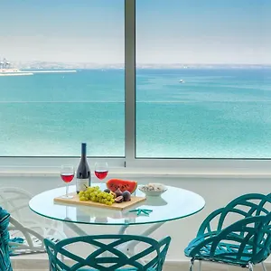 Luxury Penthouse 1br-seafront-seasonal Pool-central Larnaka